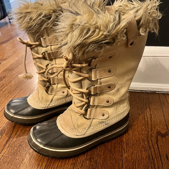SOREL's Joan of Arctic Boots - Picture 1 of 6